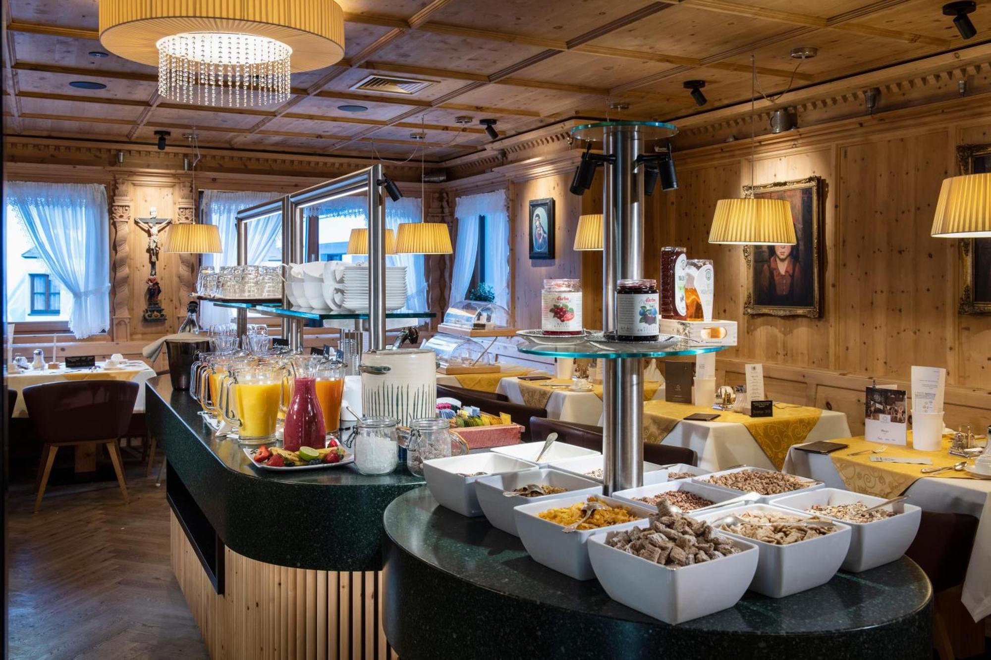 Hotel Goldener Adler - Im Sommer Silvretta Card Premium Inkludiert 이스크글 외부 사진