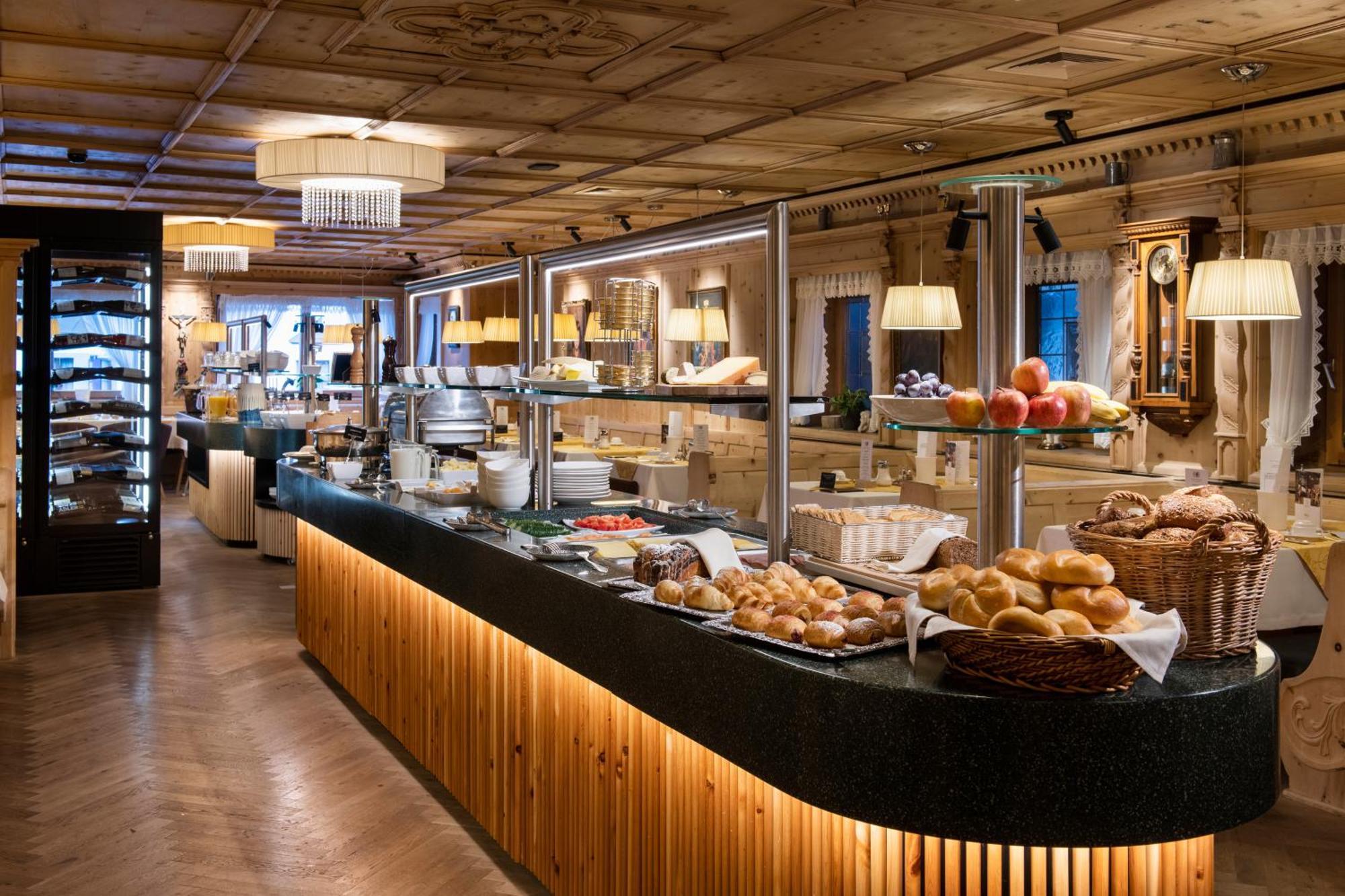 Hotel Goldener Adler - Im Sommer Silvretta Card Premium Inkludiert 이스크글 외부 사진